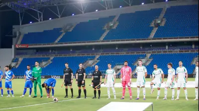 שחקני מכבי חיפה לפני המשחק מול עירוני קרית שמונה. קובי אליהו