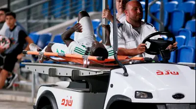 עלי מוחמד שחקן מכבי חיפה מפונה. קובי אליהו