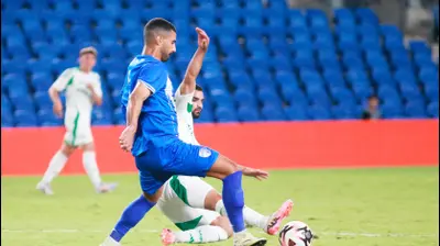 נועם כהן שחקן עירוני קרית שמונה מול מחמוד ג'אבר שחקן מכבי חיפה. קובי אליהו