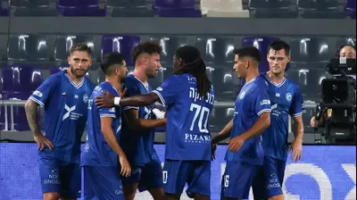 שחקני עירוני טבריה חוגגים עם הארון שפסו. דני מרון