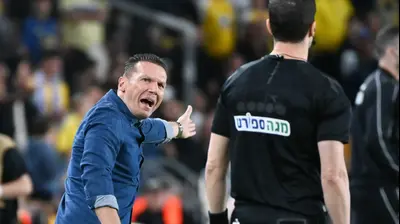 מאמן מכבי חיפה ברק בכר. ברני ארדוב