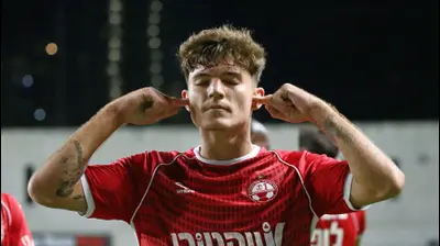 יוני סטויאנוב שחקן הפועל באר שבע חוגג שער. אודי ציטיאט