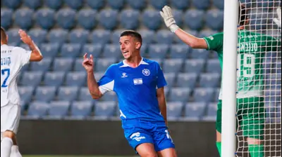 עידן ורד שחקן מכבי פתח תקוה. קובי אליהו