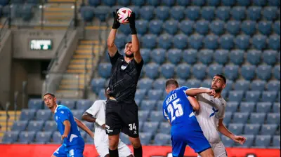 מרקו וולף שוער מכבי פתח תקוה. קובי אליהו