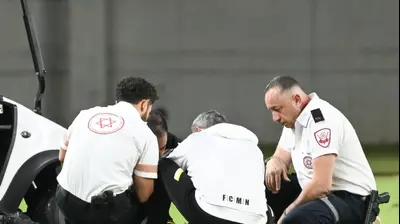 כרם ג'אבר שחקן מכבי נתניה מקבל טיפול. ברני ארדוב