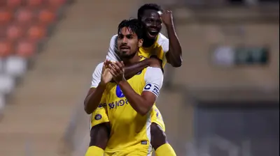 דור פרץ חוגג עם הנרי אדו מכבי תל אביב. מאור אלקסלסי