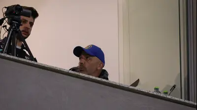 ז'ארקו לאזטיץ' מאמן מכבי תל אביב המורחק ביציע. מאור אלקסלסי