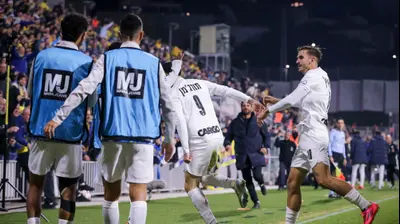 שחקני מכבי תל אביב חוגגים, נמניה סטואיץ'. מאור אלקסלסי