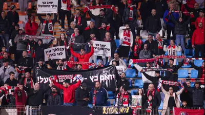 אוהדי הפועל חיפה במחאה נגד בעלי הקבוצה יואב כץ. מאור אלקסלסי