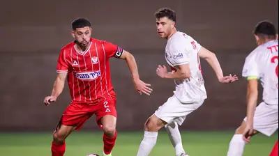 מארון גנטוס שחקן בני סכנין לצד גיא מלמד שחקן הפועל חיפה. מאור אלקסלסי