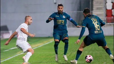 שחקן בני ריינה, נאעל חוטבא, מול דור חוגי, הפועל חיפה. קובי אליהו