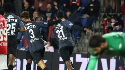 איינאו פרדה שחקן הפועל ירושלים חוגג שער. דני מרון