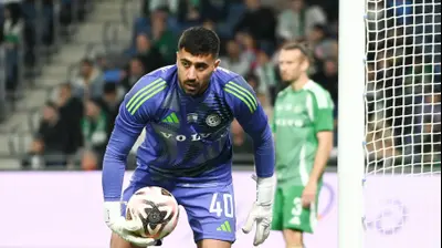 שוער מכבי חיפה שריף כיוף. ברני ארדוב