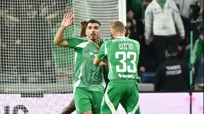 שחקן מכבי חיפה, איתן אזולאי. ברני ארדוב