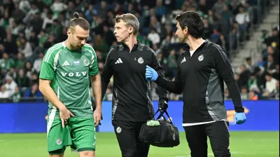 שון גולדברג שחקן מכבי חיפה לאחר שנפצע. ברני ארדוב