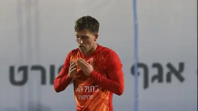 בן לוי שחקן מ.ס. אשדוד חוגג שער. דני מרון