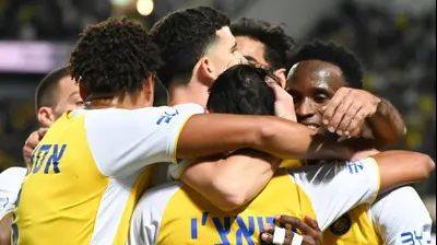 שחקני מכבי תל אביב חוגגים. ברני ארדוב