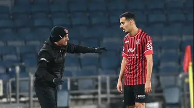 זיו אריה מאמן הפועל ירושלים לצד מתן חוזז. ברני ארדוב