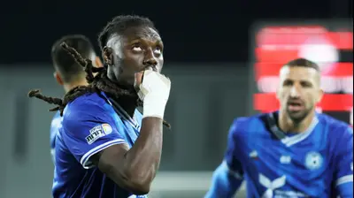 ג'ורדן בוטאקה שחקן עירוני טבריה חוגג שער. קובי אליהו