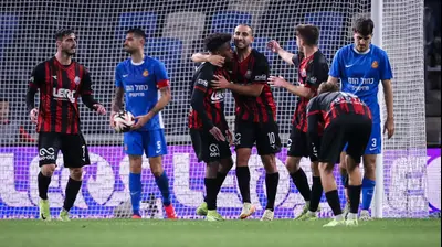 דור חוגי, חלוץ הפועל חיפה נגד מ.ס. אשדוד. מאור אלקסלסי