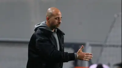 מאמן מכבי פתח תקוה תמיר לוזון. דני מרון