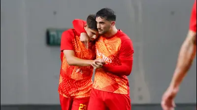 שחקני מ.ס. אשדוד מוחמד כנעאן, אורי עזו. דני מרון