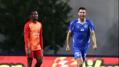 שחקן מכבי פתח תקוה, עידו כהן. דני מרון