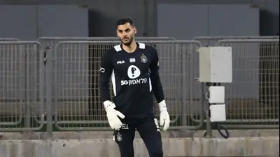 רועי משפתי שוער מכבי תל אביב. דני מרון