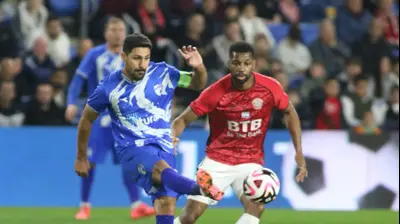 שחקן עירוני קרית שמונה, עאיד חבשי, מול שחקן הפועל חדרה, איברהים סנגארה. שלומי גבאי