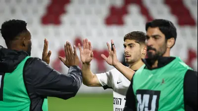 שחקן מ.ס. אשדוד אורי עזו. קובי אליהו