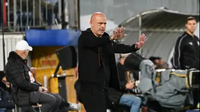 מאמן מכבי נתניה, יוסי אבוקסיס. ברני ארדוב