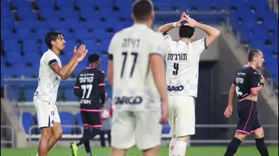 דור פרץ שחקן מכבי תל אביב. קובי אליהו