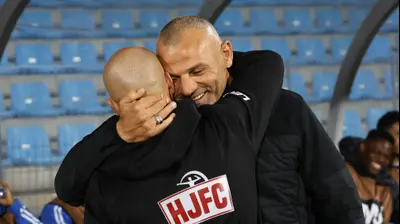 סלאח חסארמה מאמן בני סכנין עם זיו אריה מאמן הפועל ירושלים. דני מרון