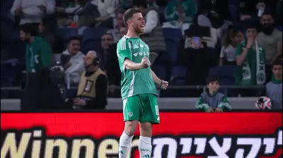 גיא מלמד שחקן מכבי חיפה חוגג שער שנפסל. מאור אלקסלסי
