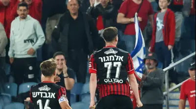 אוהד אלמגור שחקן הפועל ירושלים חוגג. דני מרון