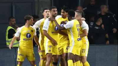 ווסלי פטאצ'י שחקן מכבי תל אביב חוגג עם שחקני הקבוצה. דני מרון