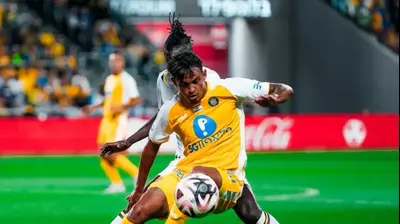 שחקן מכבי תל אביב ווסלי פטאצ'י. שירה קז