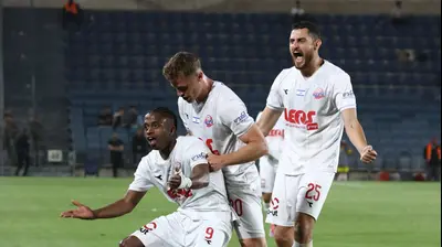 שחקני הפועל חיפה חוגגים עם טיימוקו דיארה. דני מרון