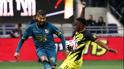 נאעל חוטבא, שחקן בני ריינה מול טימו מוזי קשר בית