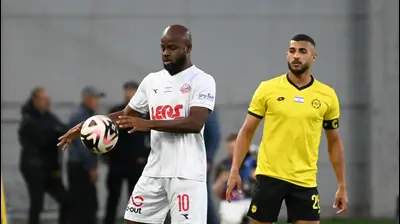 ג'בון איסט שחקן הפועל חיפה לפני כרם ג'אבר שחקן מכבי נתניה. ברני ארדוב