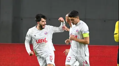 יונתן פרבר שחקן הפועל חיפה חוגג שער. ברני ארדוב