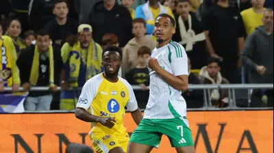 קסנדר סברינה שחקן מכבי חיפה לפני איסוף סיסוקו שחקן מכבי תל אביב. אודי ציטיאט