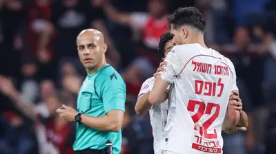 הלדר לופס שחקן הפועל באר שבע. מאור אלקסלסי