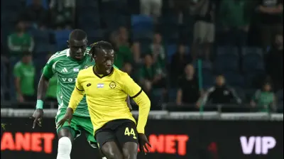 דניאל דאפה שחקן מכבי נתניה לפני עבדולאי סק שחקן מכבי חיפה. ברני ארדוב