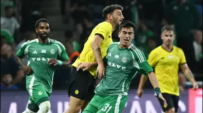 עמית ארזי שחקן מכבי חיפה מול דניאל אטלן שחקן מכבי נתניה. ברני ארדוב