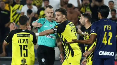 יגאל פריד, שופט כדורגל לצד ירדן שועה, בית