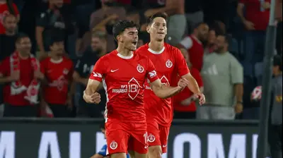 רועי אלקוקין שחקן הפועל תל אביב חוגג שער. דני מרון