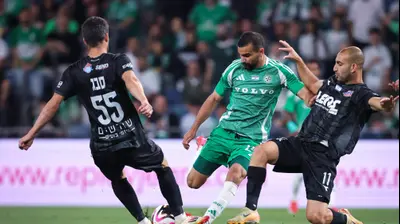 מחמוד ג'אבר שחקן מכבי חיפה בין דור חוגי, נאור סבג שחקני הפועל חיפה. מאור אלקסלסי