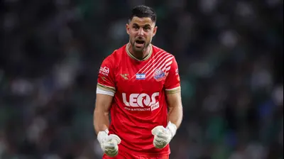 ניב אנטמן שוער הפועל חיפה חוגג. מאור אלקסלסי