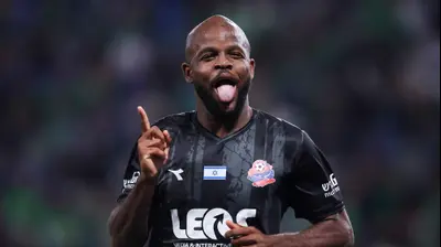 ג'בון איסט שחקן הפועל חיפה חוגג שלושער. מאור אלקסלסי